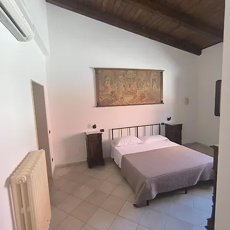 Residenza Borgo Francescano 3* جويا ديل كولي
